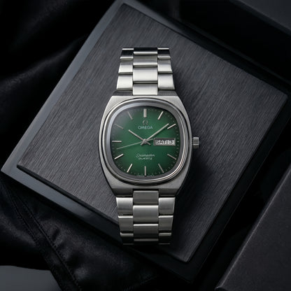 Emerald Edge – Luxury Men's Steel Watch.